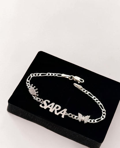 Personalisiertes Namensarmband mit Krone und Schmetterling aus 925er Silber